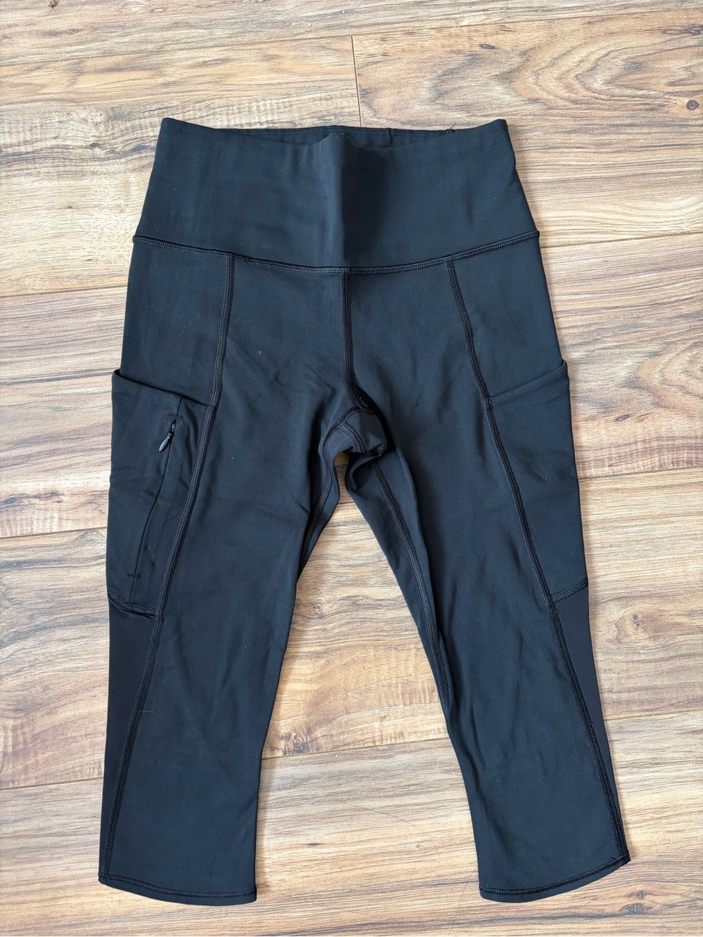 Athleta Black High-Waist Capri Leggings with Side Pockets
